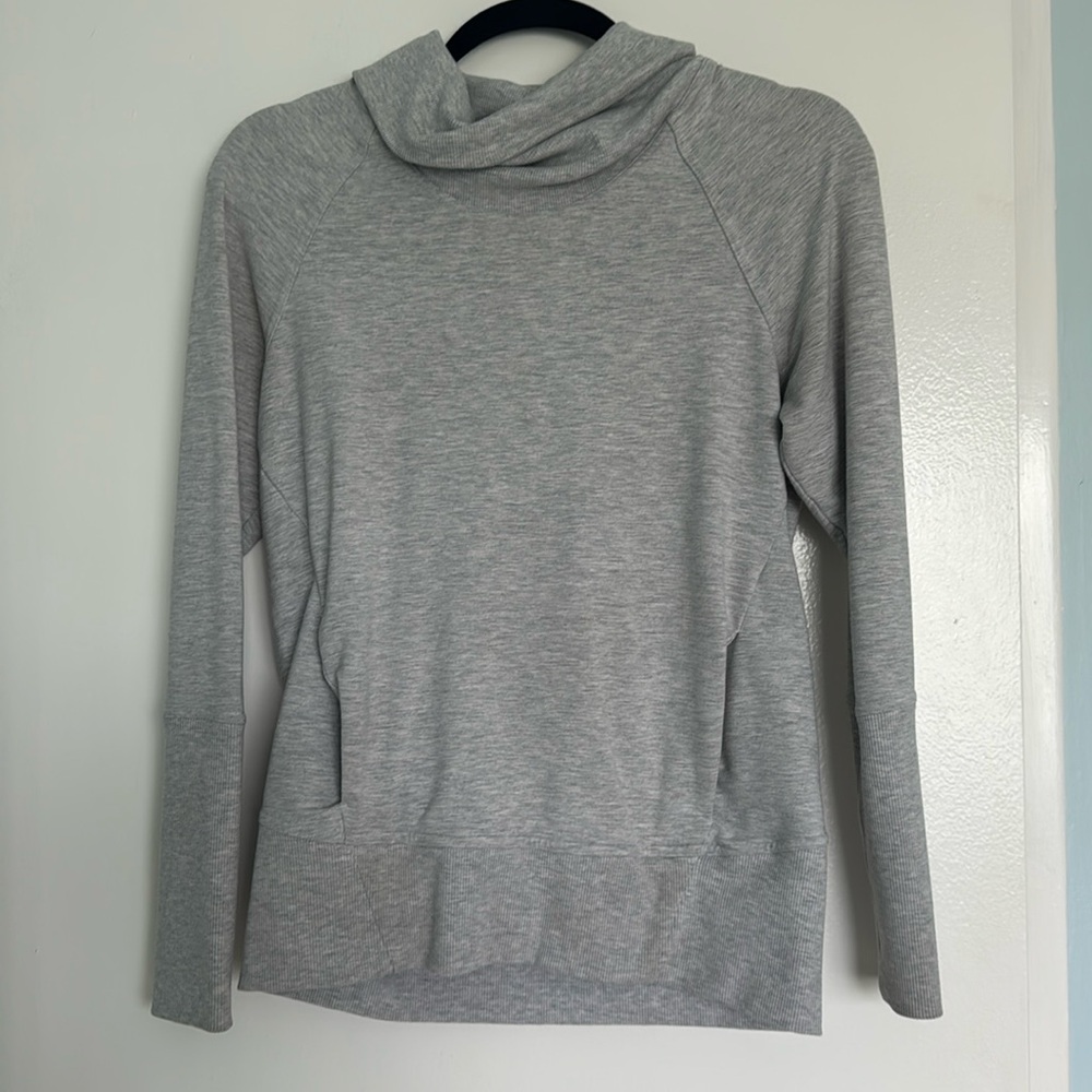 Lululemon pullover size 4
